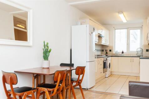 Open Plan Reception/Kitchen Area