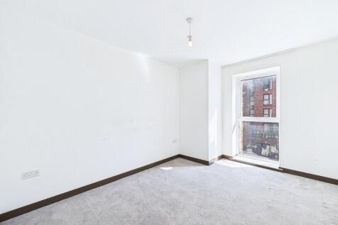 CAM01909G0-PR0315-STILL004