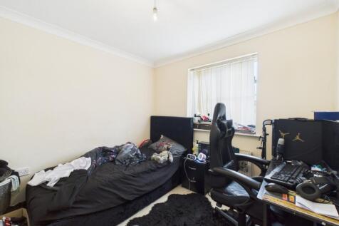 CAM01909G0-PR0309-STILL010