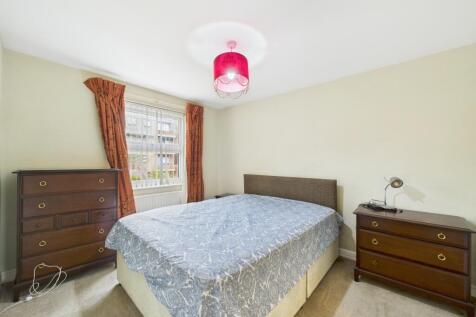 CAM01909G0-PR0326-STILL008