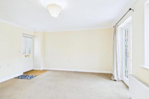 CAM01909G0-PR0384-STILL009