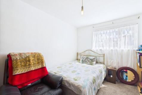 CAM01909G0-PR0366-STILL011