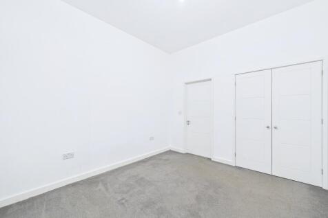 CAM01909G0-PR0383-STILL007