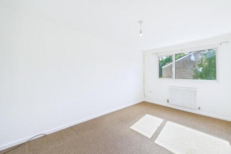 CAM01909G0-PR0389-STILL014