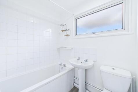 CAM01909G0-PR0389-STILL019