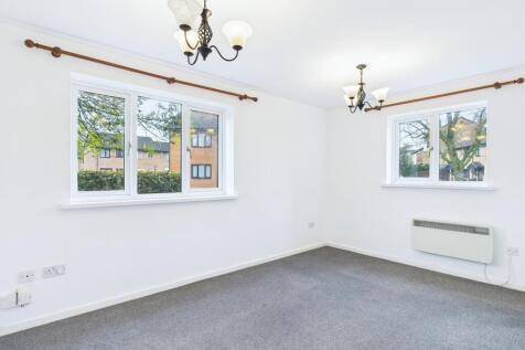 CAM01909G0-PR0418-STILL023