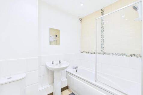 CAM01909G0-PR0418-STILL017