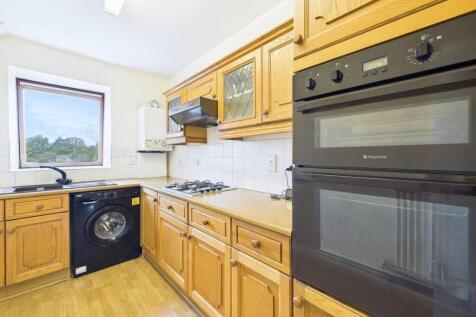 CAM01909G0-PR0410-STILL001