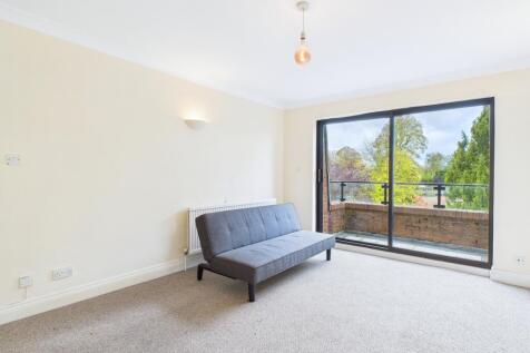 CAM01909G0-PR0410-STILL006