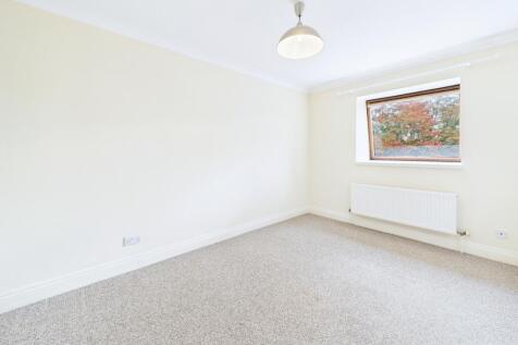 CAM01909G0-PR0410-STILL011