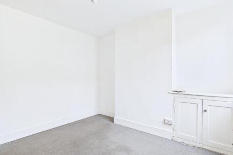 CAM01909G0-PR0402-STILL002