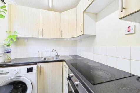 CAM01909G0-PR0409-STILL004