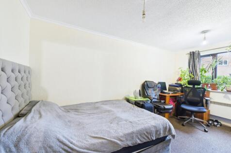 CAM01909G0-PR0409-STILL001