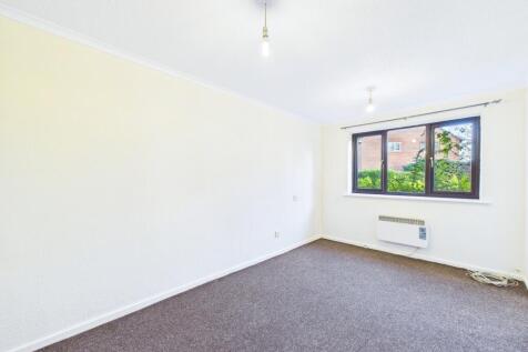 CAM01909G0-PR0426-STILL003