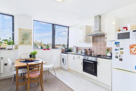 CAM01909G0-PR0331-STILL007