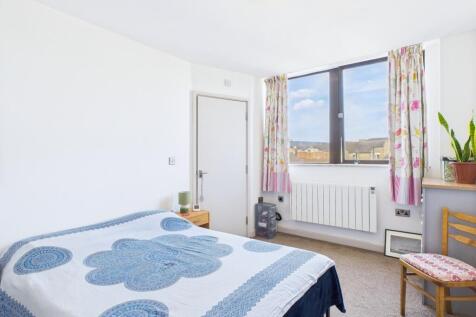 CAM01909G0-PR0331-STILL002