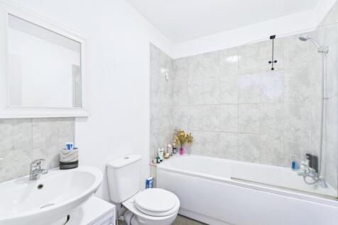 CAM01909G0-PR0331-STILL004