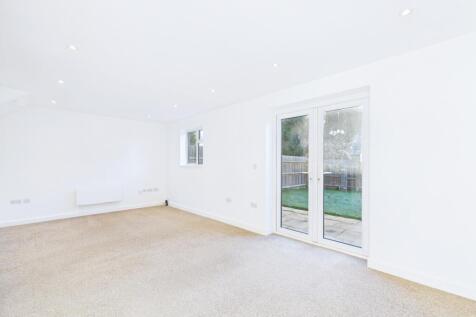 CAM01909G0-PR0435-STILL006