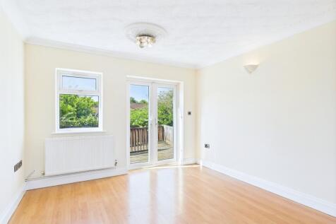 CAM01909G0-PR0334-STILL006