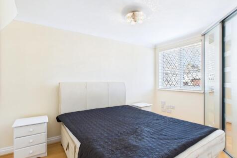 CAM01909G0-PR0334-STILL001