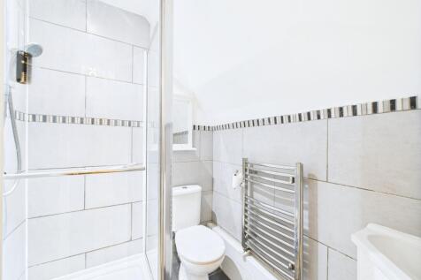 CAM01909G0-PR0334-STILL005