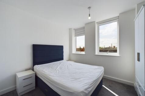 CAM01909G0-PR0177-STILL002