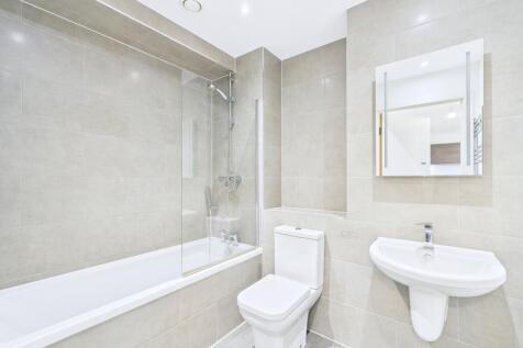 CAM01909G0-PR0416-STILL009