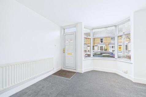 CAM01909G0-PR0415-STILL003