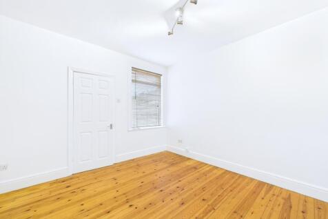 CAM01909G0-PR0415-STILL005