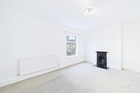 CAM01909G0-PR0415-STILL014