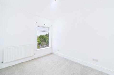 CAM01909G0-PR0415-STILL015