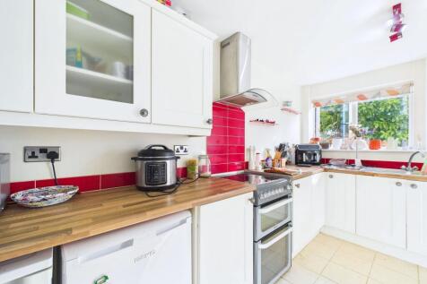 CAM01909G0-PR0412-STILL003