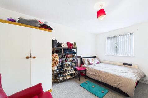 CAM01909G0-PR0437-STILL010