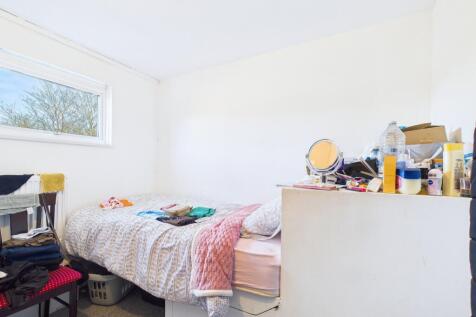 CAM01909G0-PR0437-STILL005