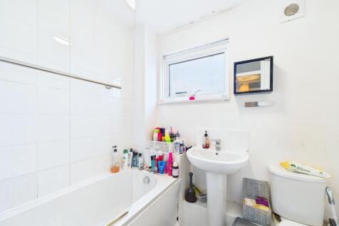 CAM01909G0-PR0437-STILL007