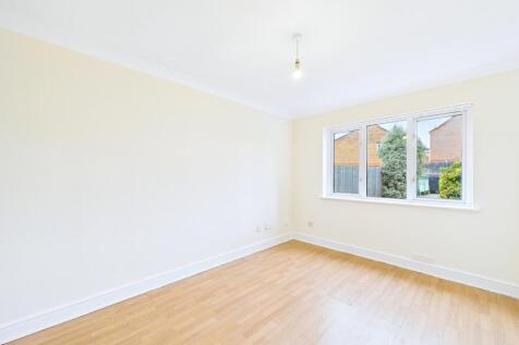 CAM01909G0-PR0414-STILL007