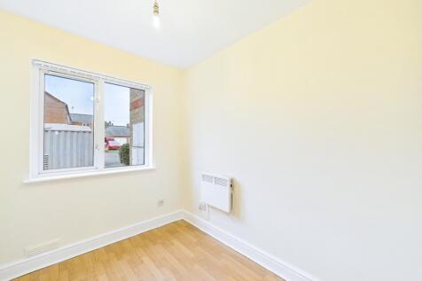 CAM01909G0-PR0414-STILL008