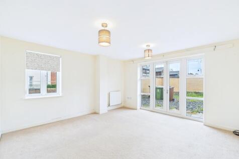 CAM01909G0-PR0417-STILL004