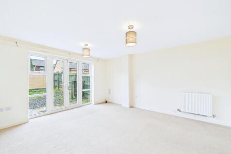 CAM01909G0-PR0417-STILL006