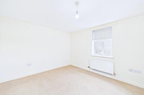 CAM01909G0-PR0417-STILL009