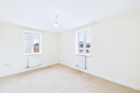 CAM01909G0-PR0417-STILL010