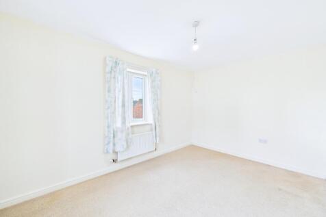 CAM01909G0-PR0417-STILL017