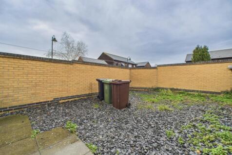 CAM01909G0-PR0417-STILL018