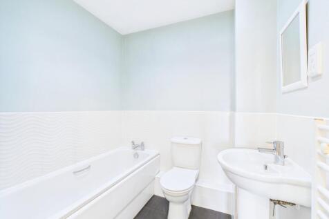 CAM01909G0-PR0348-STILL002