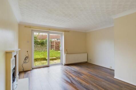 CAM01909G0-PR0272-STILL011