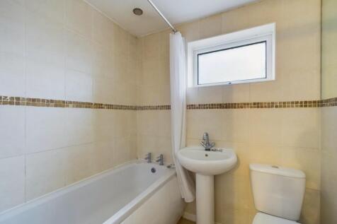 CAM01909G0-PR0272-STILL006