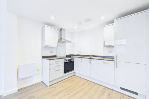 CAM01909G0-PR0445-STILL003