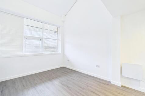 CAM01909G0-PR0445-STILL002