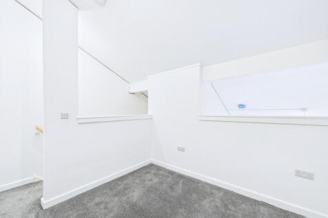 CAM01909G0-PR0445-STILL007