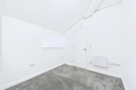 CAM01909G0-PR0445-STILL009